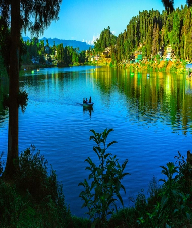 beautiful mirik lake in darjeeling